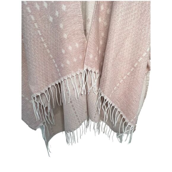 NWT General Fawn, Super Soft, Oversized Shawl With Fringe - Picture 3 of 6